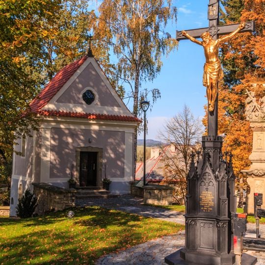 Kříž v Ústí nad Orlicí vedle kostela Nanebevzetí Panny Marie