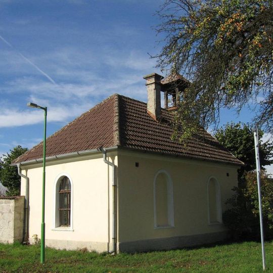 Kaple na hřbitově na východním okraji Nebužel