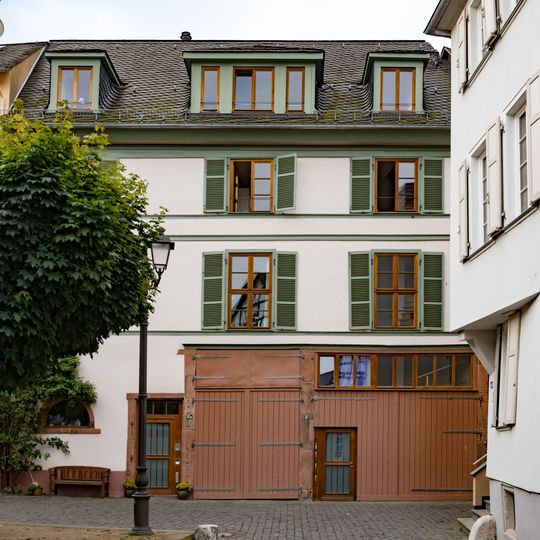 Hinter der Stadtmauer 12