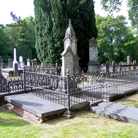 Hervormde begraafplaats, familiegraf Hooites-Beukema