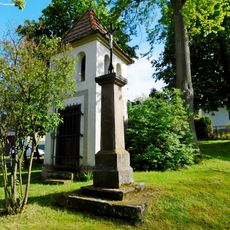 Kříž u zvonice v Samechově