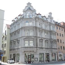 Wohn- und Geschäftshaus