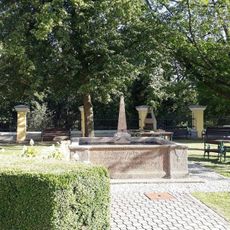 Kašna v Chýnově u zámku