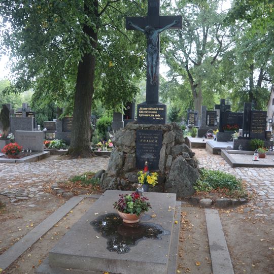 Centrální kříž na hřbitově ve Starči