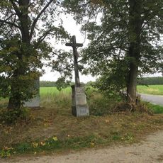 Kříž u křižovatky severně od Horního Miletína