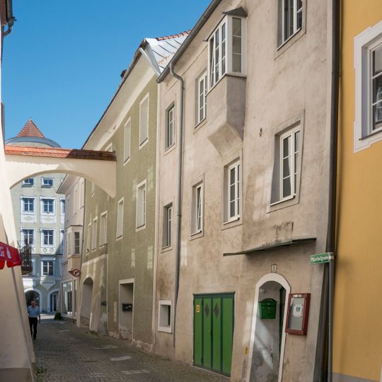 Pfarrhofgasse 1