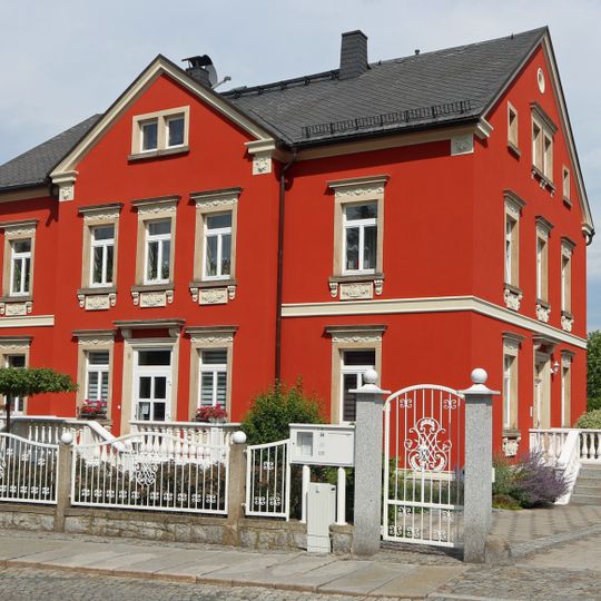 Wohnhaus in offener Bebauung Hoyerswerdaer Straße 24