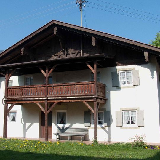 Kraftvoller Zierbund''„Beim Scherer“''