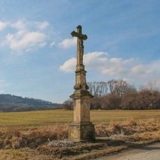 Kříž v Horní Libině na kraji u cesty