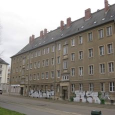 Wohnhauszeile in halboffener Bebauung und Pergola Uferstraße 28; 30