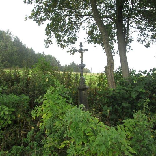 Kříž v poli východně od Kosmáčova