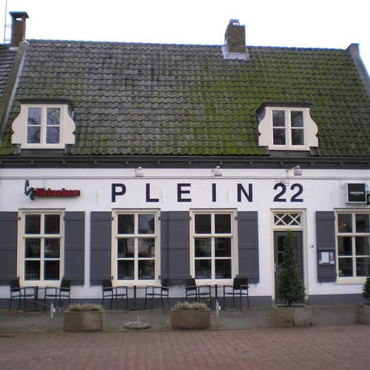 Plein 22, Houten