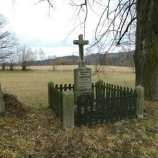 Kříž u polní cesty severně od Nové Vsi