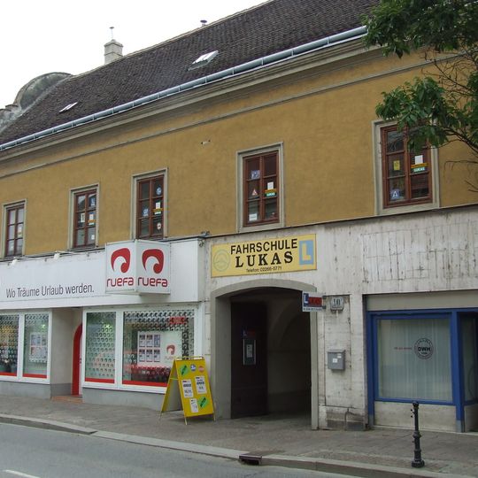 Wohn- und Geschäftshaus