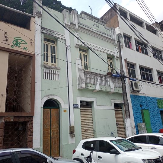 House at Rua Barão de Monjardim, nº 277, corn with a Rua Henrique Novaes, s/n