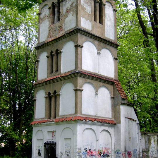 Paczków ruina kościoła cmentarnego