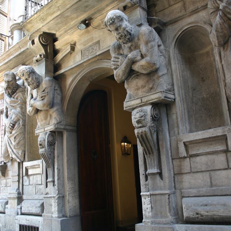 Casa degli Omenoni
