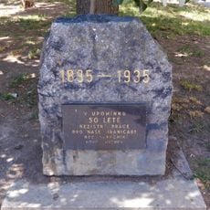 Pomník baráčníků v ulici Na Neklance v Praze