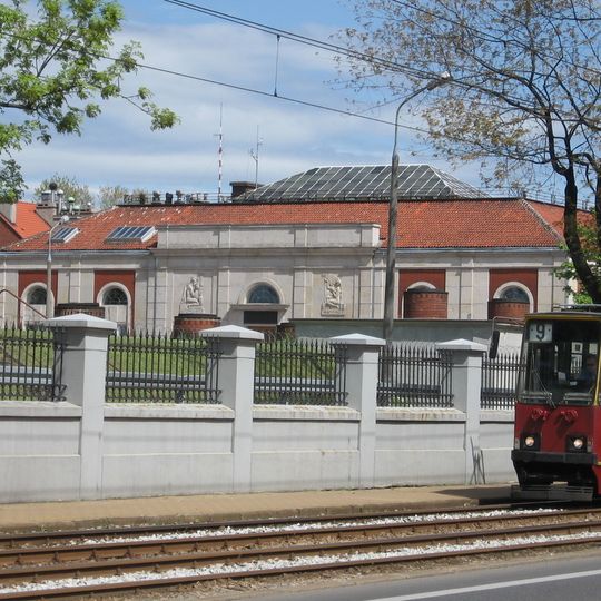 Ogrodzenie z 4 bramami