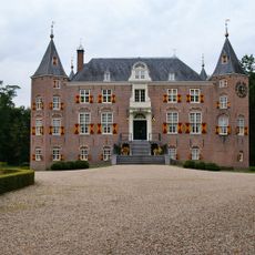 De Nederhorst: stel tuinvazen