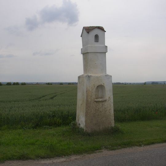 Boží muka u silnice jižně od Zálezlic