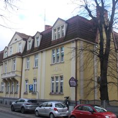 Dom, ob. hotel i restauracja