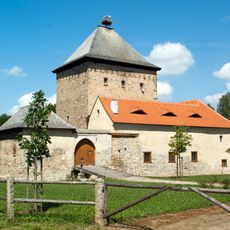 Areál zámku a dvou tvrzí v Kestřanech