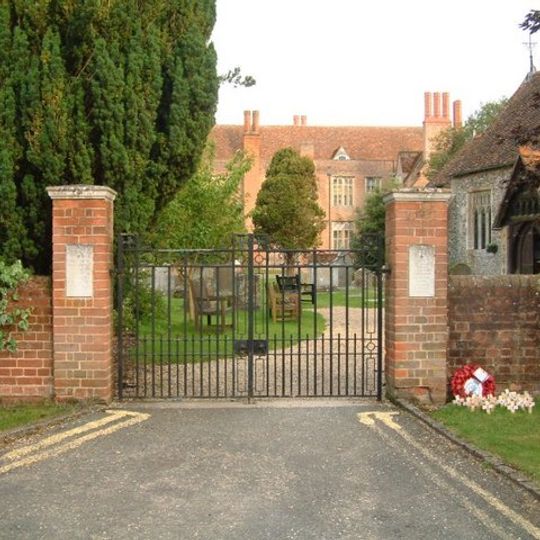 Mapledurham WWII Memorial Gates
