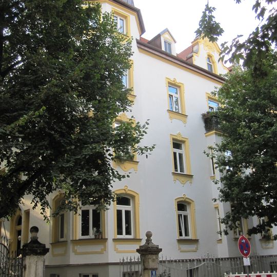 Orffstraße 11