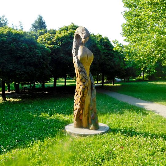 Plastika Veselá bakterie v parku před poliklinikou v Otrokovicích