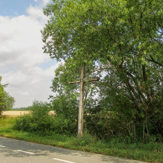 Dřevěný kříž u Rozvadovic vedle cyklostezky