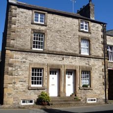 5 And 7, Queens Square