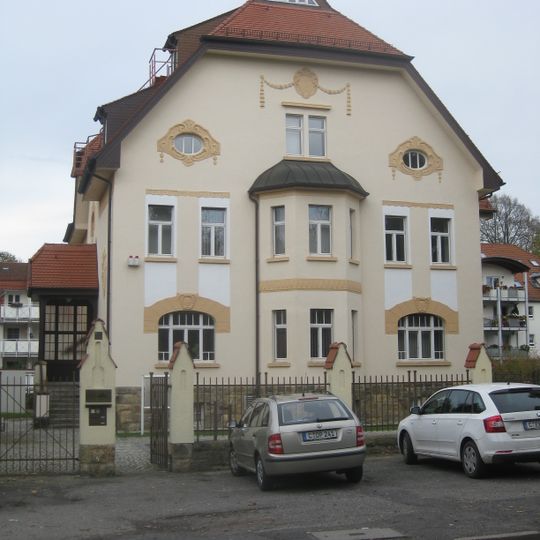 Villa mit Einfriedung Erfenschlager Straße 19