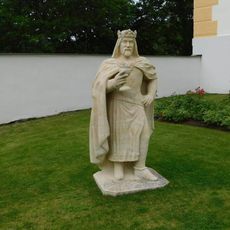 Socha Karla IV. před zámkem v Rabštejně nad Střelou