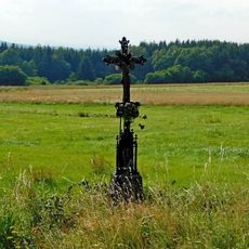 Kříž při polní cestě mezi Kalhovem a Branišovem