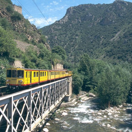 Tren amarillo