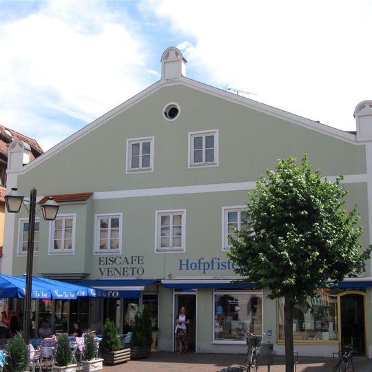 Wohn- und Geschäftshaus