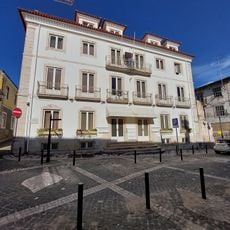 Casa no Largo Cândido dos Reis, n.º 16 a 17