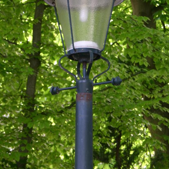 De Wittenburg, gietijzeren lantaarns