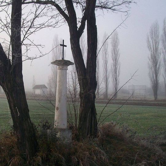 Kříž východně od Oplotu