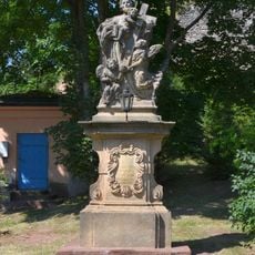 Socha svatého Josefa u cesty k hradu v Pecce