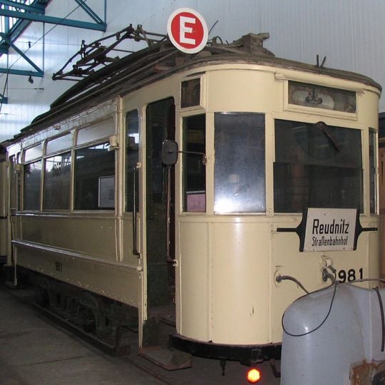 Historischer Straßenbahnwagen Georg-Schumann-Straße 244–246
