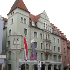 Wohn- und Geschäftshaus