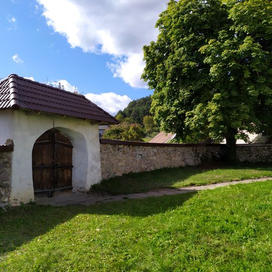 Farský kostol Všetkých svätých, brána