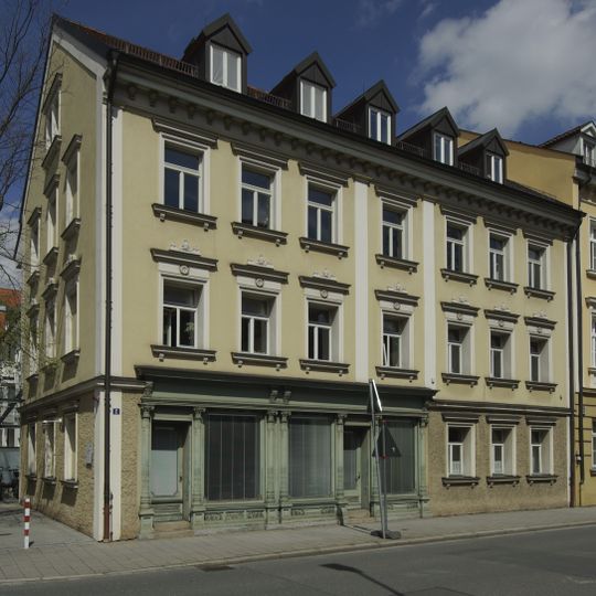 Wohn- und Geschäftshaus