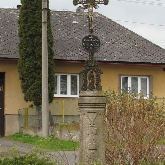 Kříž na návsi v Černíkově