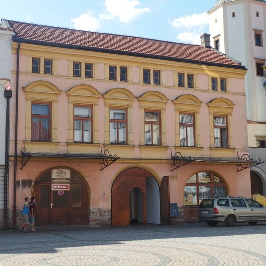 Pernštejnské náměstí 737