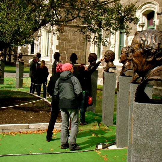 Doce Héroes Locales