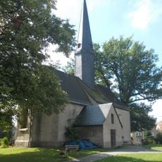 Eiche neben der Kirche in Niederschindmaas