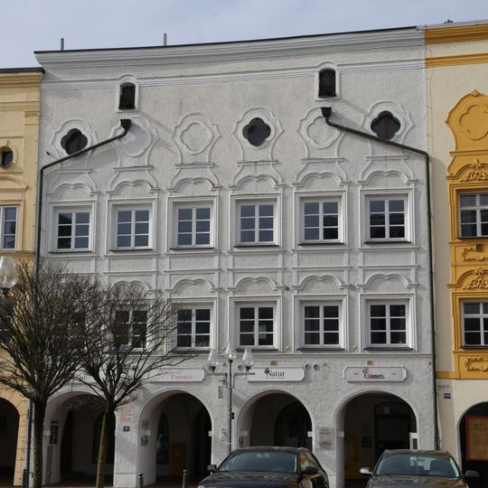 Wohnhaus, ehemals Gasthof Schwan mit Restaurant Ratsstuben